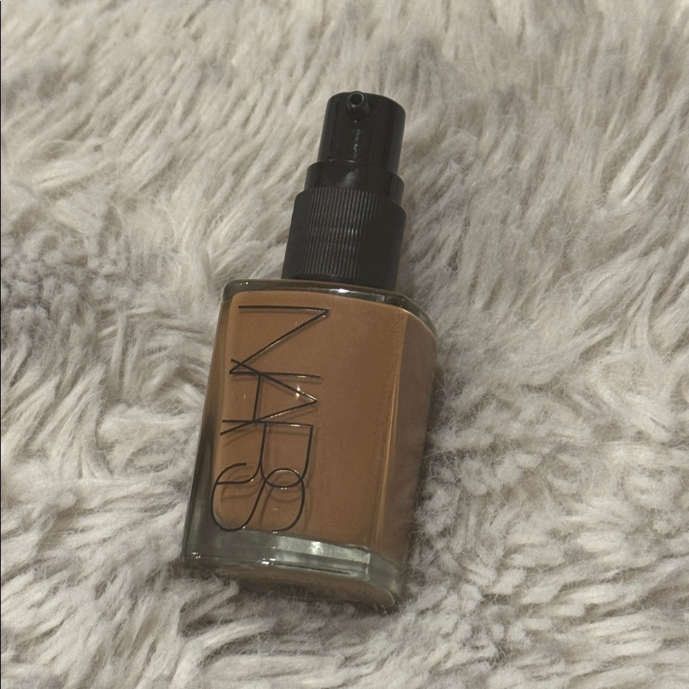 New NARS Sheer Glow Foundation, Macao MD4, Full Size with pump - Picture 4 of 9
